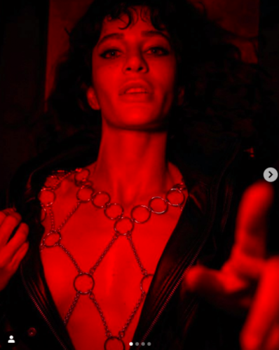 Berrak Tüzünataç'tan komşularına yanıt! "Evde çıplak gezmek..." 3