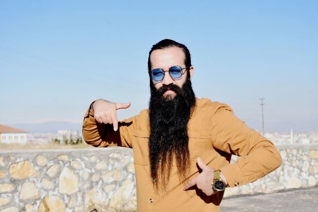 Sakalını 10 bin TL'ye satıyor 3