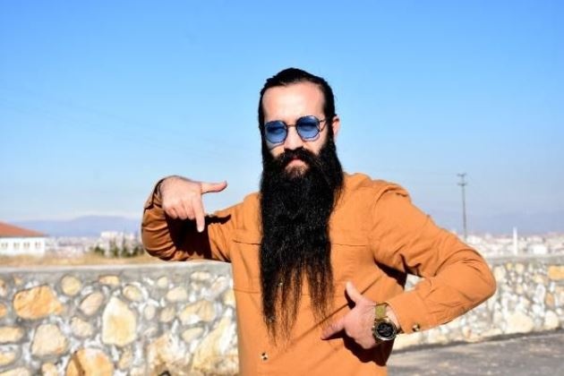 Sakalını 10 bin TL'ye satıyor 1