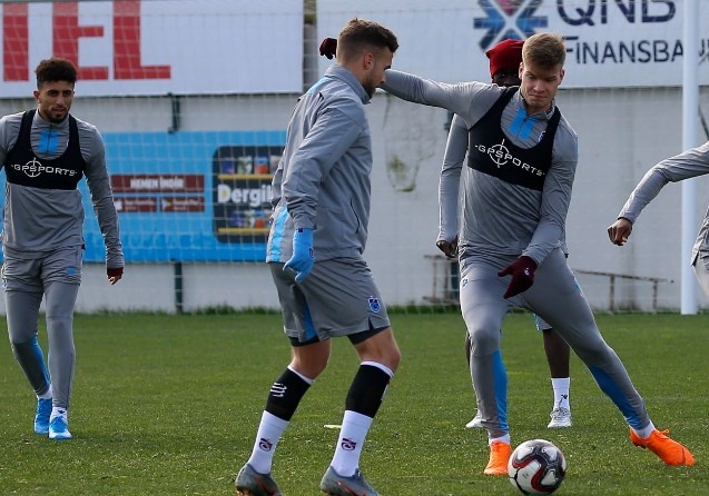 Trabzonspor Denizlispor Maçı Hazırlıklarını Tamamladı Bordo Mavililer Tur İçin Sahaya Çıkıyor 11