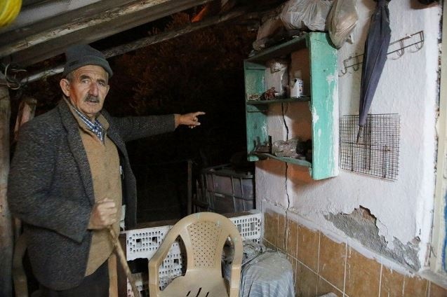 Manisa'da deprem korkusuyla vatandaşlar sokakta kaldı 12