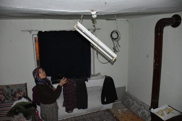 Manisa'da deprem korkusuyla vatandaşlar sokakta kaldı 10