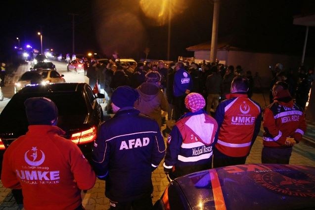 Manisa'da deprem korkusuyla vatandaşlar sokakta kaldı 7