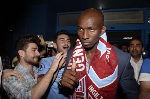 Coronavirus felaketi futbolu da etkiliyor! Eski Trabzonsporlu kaçtı 4