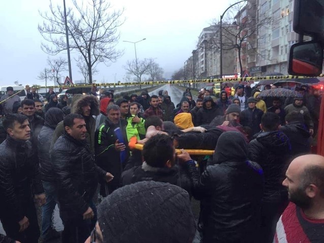 Hurdaya dönen araçtan sağ çıktılar 2