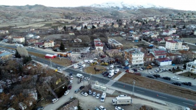 Elazığ'da gün ağardı! İşte Elazığ depreminden fotoğraflar... 4