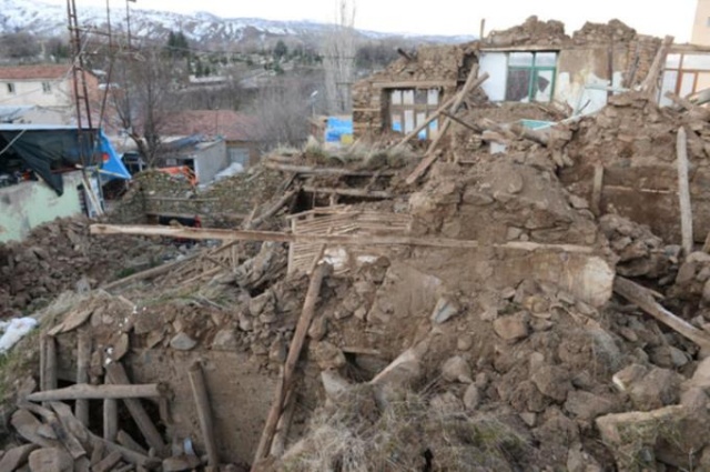 Elazığ'da gün ağardı! İşte Elazığ depreminden fotoğraflar... 17