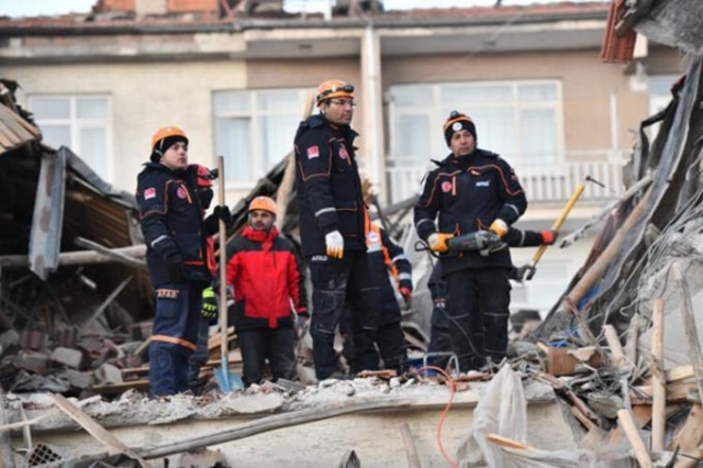 Elazığ'da gün ağardı! İşte Elazığ depreminden fotoğraflar... 33