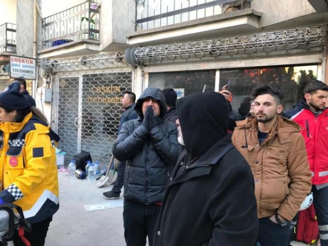 Elazığ'da gün ağardı! İşte Elazığ depreminden fotoğraflar... 42