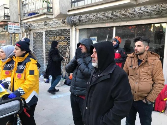 Elazığ'da gün ağardı! İşte Elazığ depreminden fotoğraflar... 53