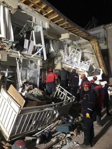 Elazığ'da gün ağardı! İşte Elazığ depreminden fotoğraflar... 39