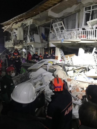 Elazığ'da gün ağardı! İşte Elazığ depreminden fotoğraflar... 44