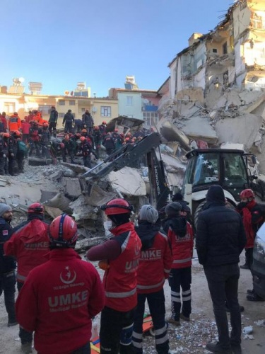 Elazığ'da gün ağardı! İşte Elazığ depreminden fotoğraflar... 38