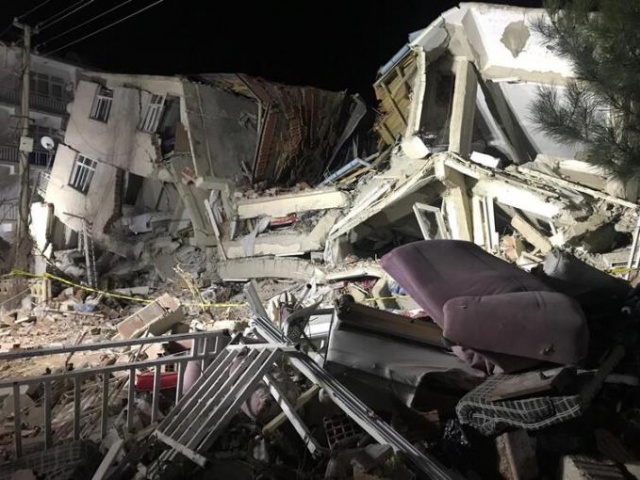 Elazığ'da gün ağardı! İşte Elazığ depreminden fotoğraflar... 55