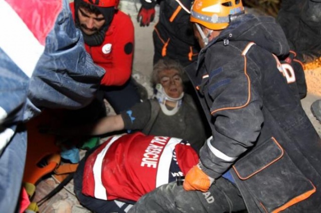 Elazığ'da gün ağardı! İşte Elazığ depreminden fotoğraflar... 56