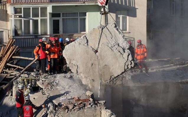 Yıkılan yuvalarına son kez baktılar 8