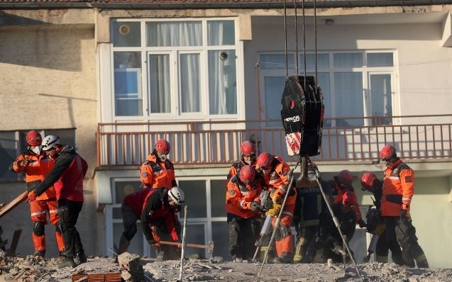 Yıkılan yuvalarına son kez baktılar 10