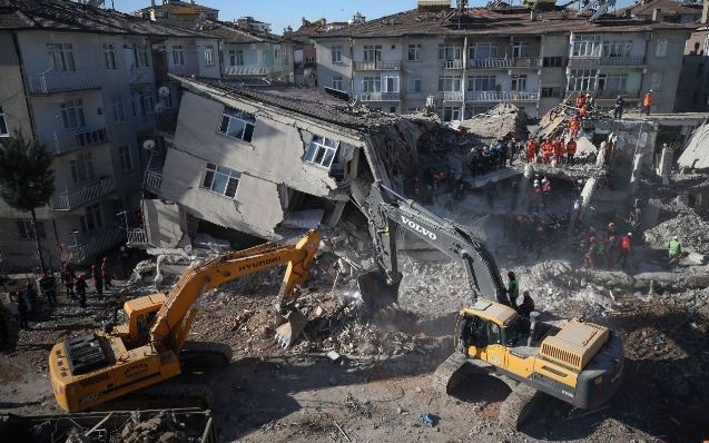 Yıkılan yuvalarına son kez baktılar 9