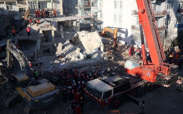 Yıkılan yuvalarına son kez baktılar 6