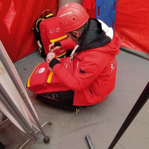 Trabzon'dan deprem bölgesine - Canla başla çalışıyorlar 2