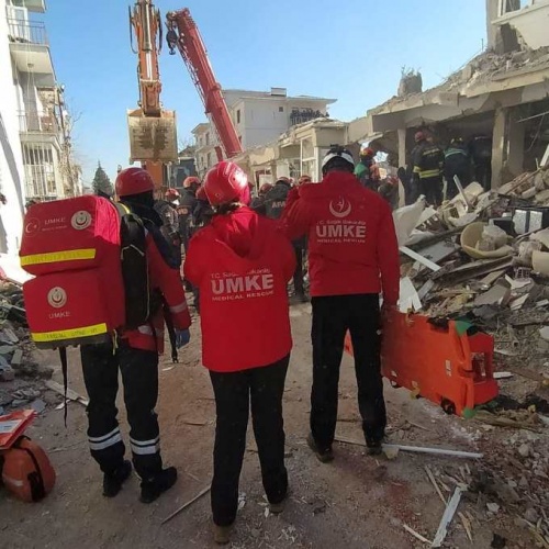 Trabzon'dan deprem bölgesine - Canla başla çalışıyorlar 5