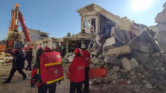 Trabzon'dan deprem bölgesine - Canla başla çalışıyorlar 16