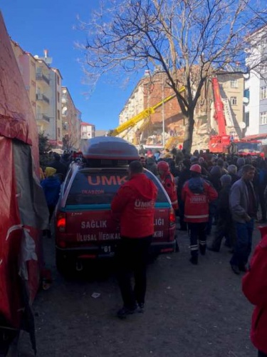 Trabzon'dan deprem bölgesine - Canla başla çalışıyorlar 13