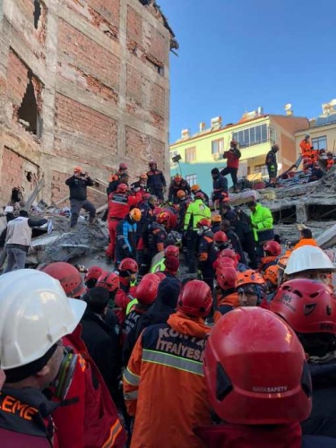 Trabzon'dan deprem bölgesine - Canla başla çalışıyorlar 12