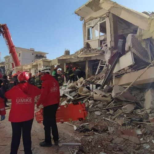 Trabzon'dan deprem bölgesine - Canla başla çalışıyorlar 10