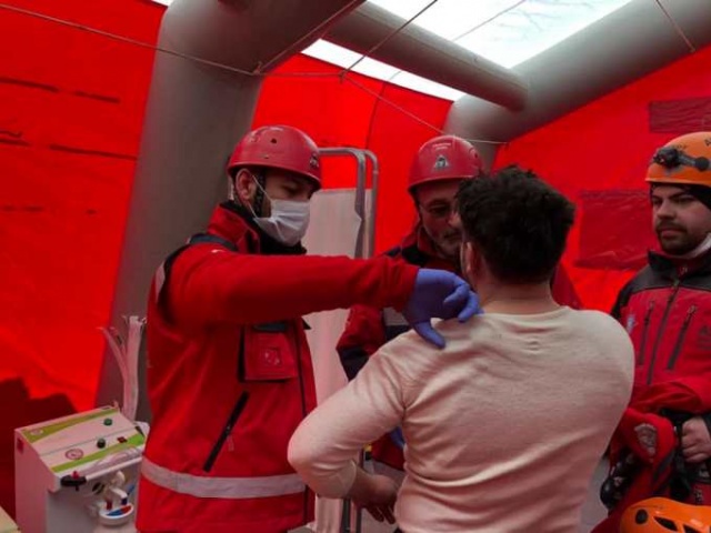 Trabzon'dan deprem bölgesine - Canla başla çalışıyorlar 20