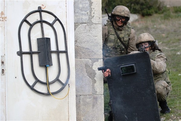 İşte Türkiye’nin ilk kadın Jandarma Komando Astsubayları 4