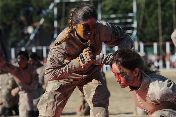 İşte Türkiye’nin ilk kadın Jandarma Komando Astsubayları 25