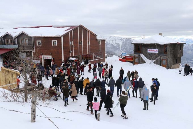 Zigana Dağı yarıyıl tatilinde doldu taştı 11