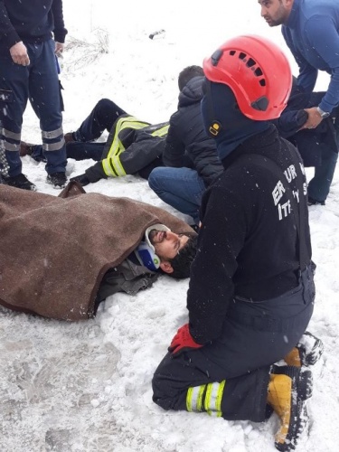 Erzurum'da halk otobüsü devrildi 14