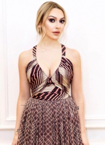 Hadise yine çok cesur 2