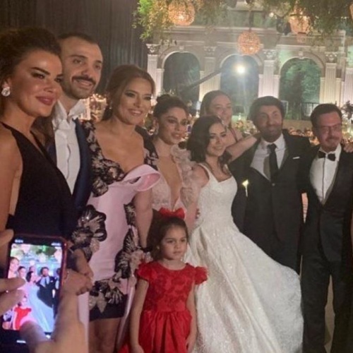 Merve Özbey-Kenan Koçak çiftinin düğününde şıklık yarışı 7