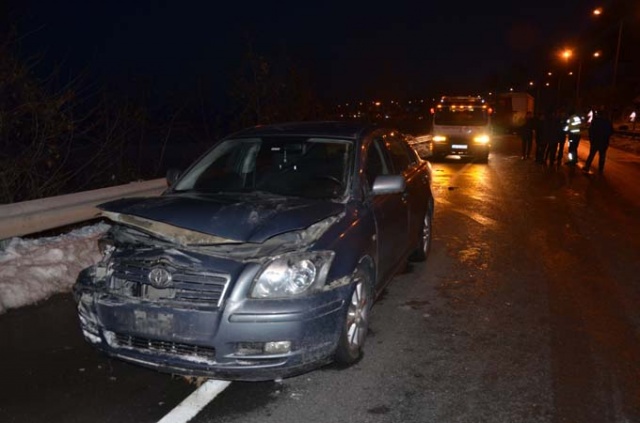 Kayganlaşan yolda 11 araç birbirine girdi 3