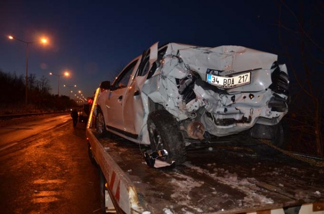 Kayganlaşan yolda 11 araç birbirine girdi 7