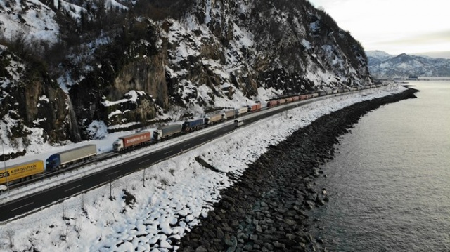 Gürcistan yolunda tır sürücülerinin kış çilesi 5