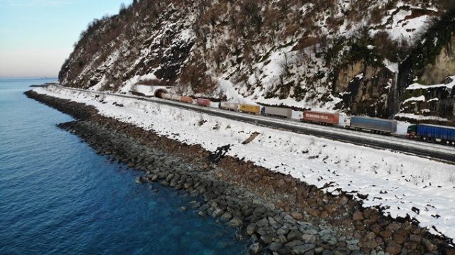 Gürcistan yolunda tır sürücülerinin kış çilesi 8