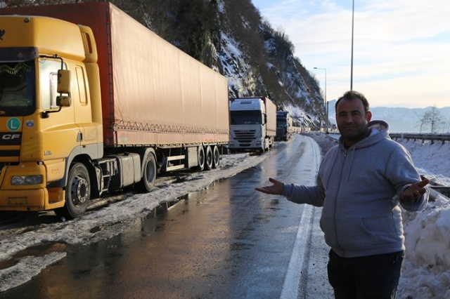 Gürcistan yolunda tır sürücülerinin kış çilesi 10