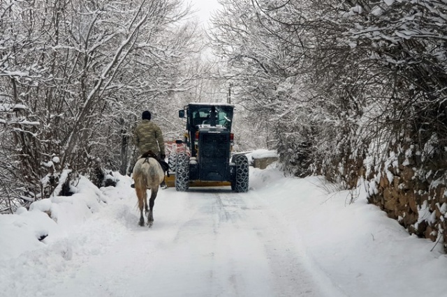 Gümüşhane’de karla mücadele çalışmaları devam ediyor 7