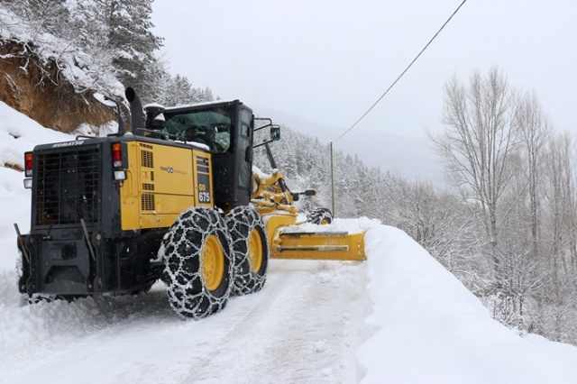 Gümüşhane’de karla mücadele çalışmaları devam ediyor 6