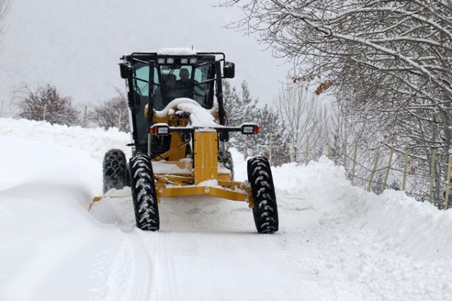 Gümüşhane’de karla mücadele çalışmaları devam ediyor 5