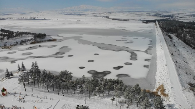 Elazığ’da soğuktan baraj dondu 5