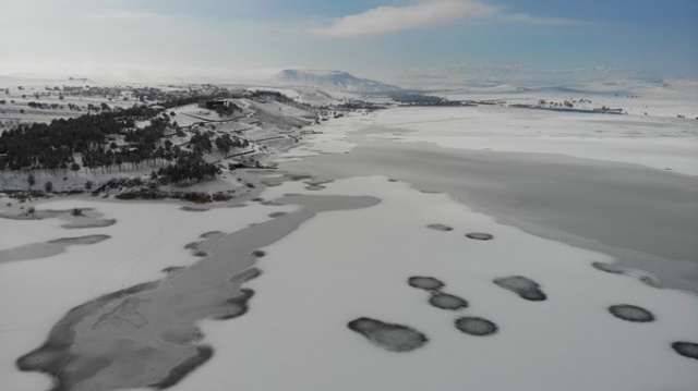 Elazığ’da soğuktan baraj dondu 2