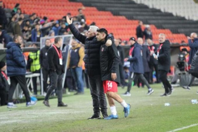 Muhammet Demir herkesi çıldırttı 12