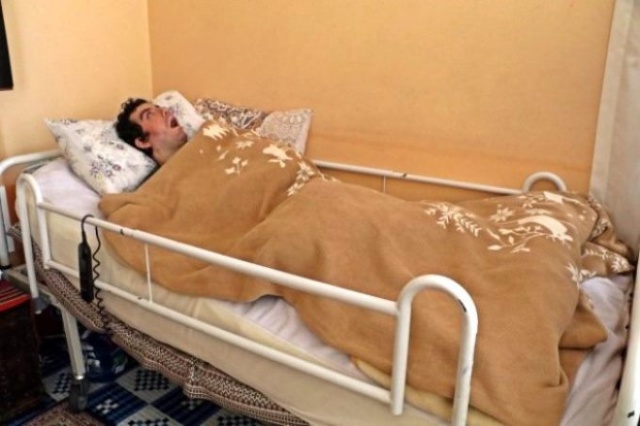 Yıllardır gözlerini kapatamıyor! Genç dansçının görüntüsü yürekleri dağladı 7