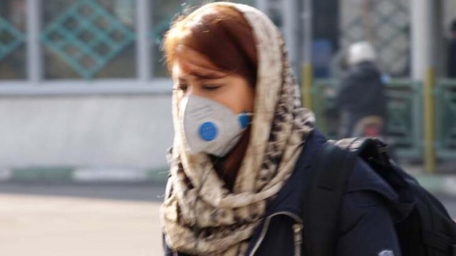 Hemşirenin görüntüsü olay yarattı... Virüsten böyle korundu! 2