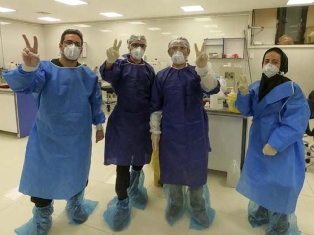 Hemşirenin görüntüsü olay yarattı... Virüsten böyle korundu! 26